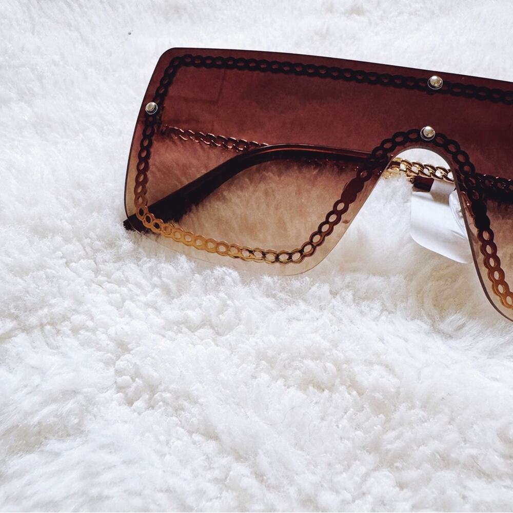 Christine Brown Chain Oversized Shield Sunglasses - Picture 3 of 12